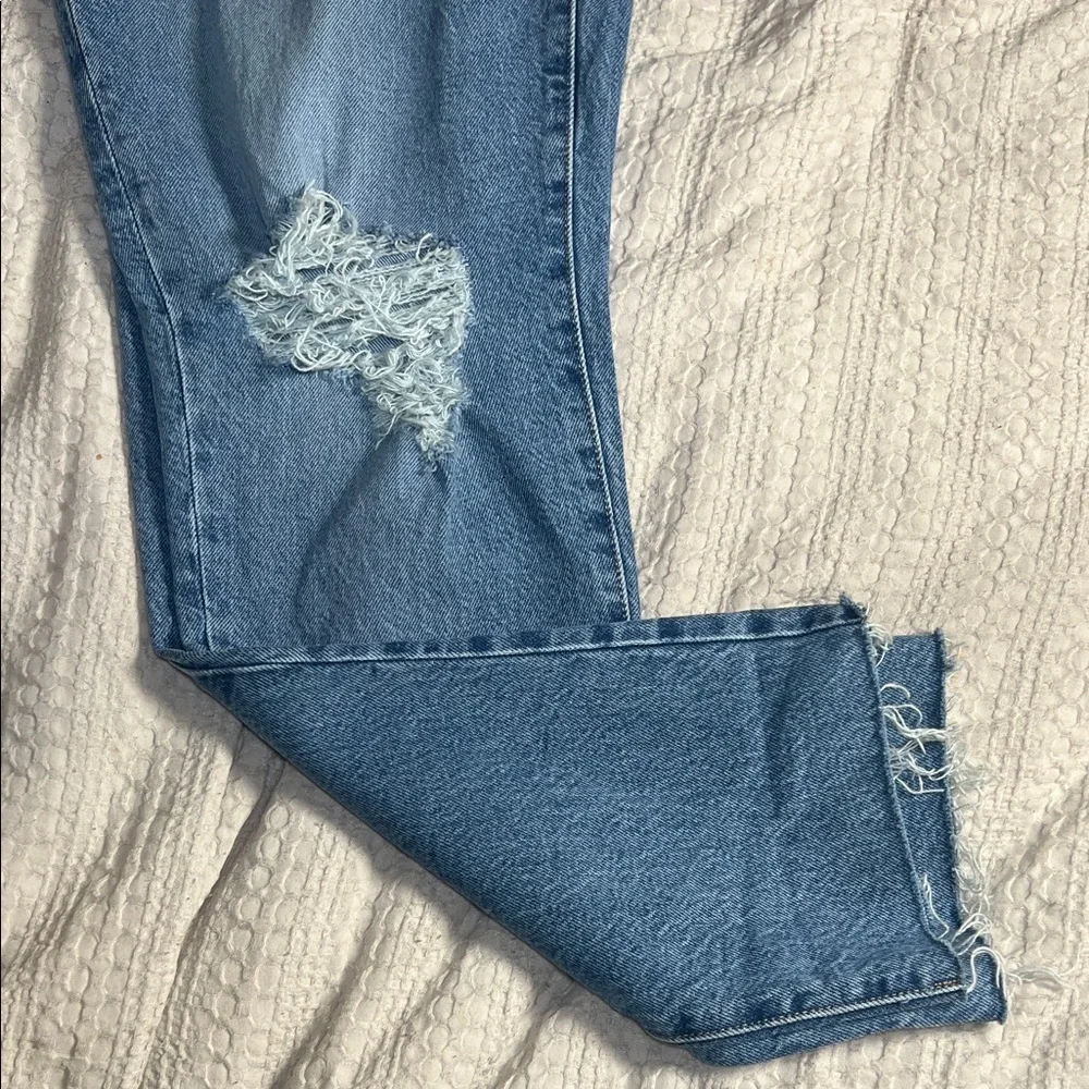 Good American Light Blue Straight Leg Jeans size 6/28